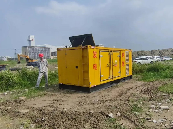 打安镇200KW柴油发电机机组每小时的油耗量受哪些因素影响？
