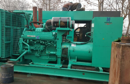 打安镇发电机组如何判断水冷式机油散热器内部是否需要清洗？